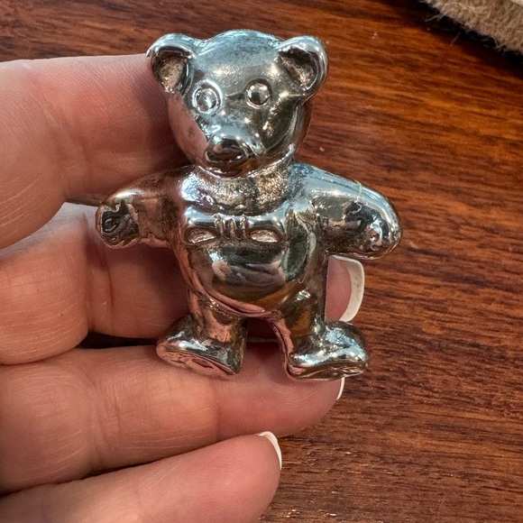 Sterling Skiver Teddy Bear pin. Approximate Size 2” x 1 1/2” - Picture 4 of 4